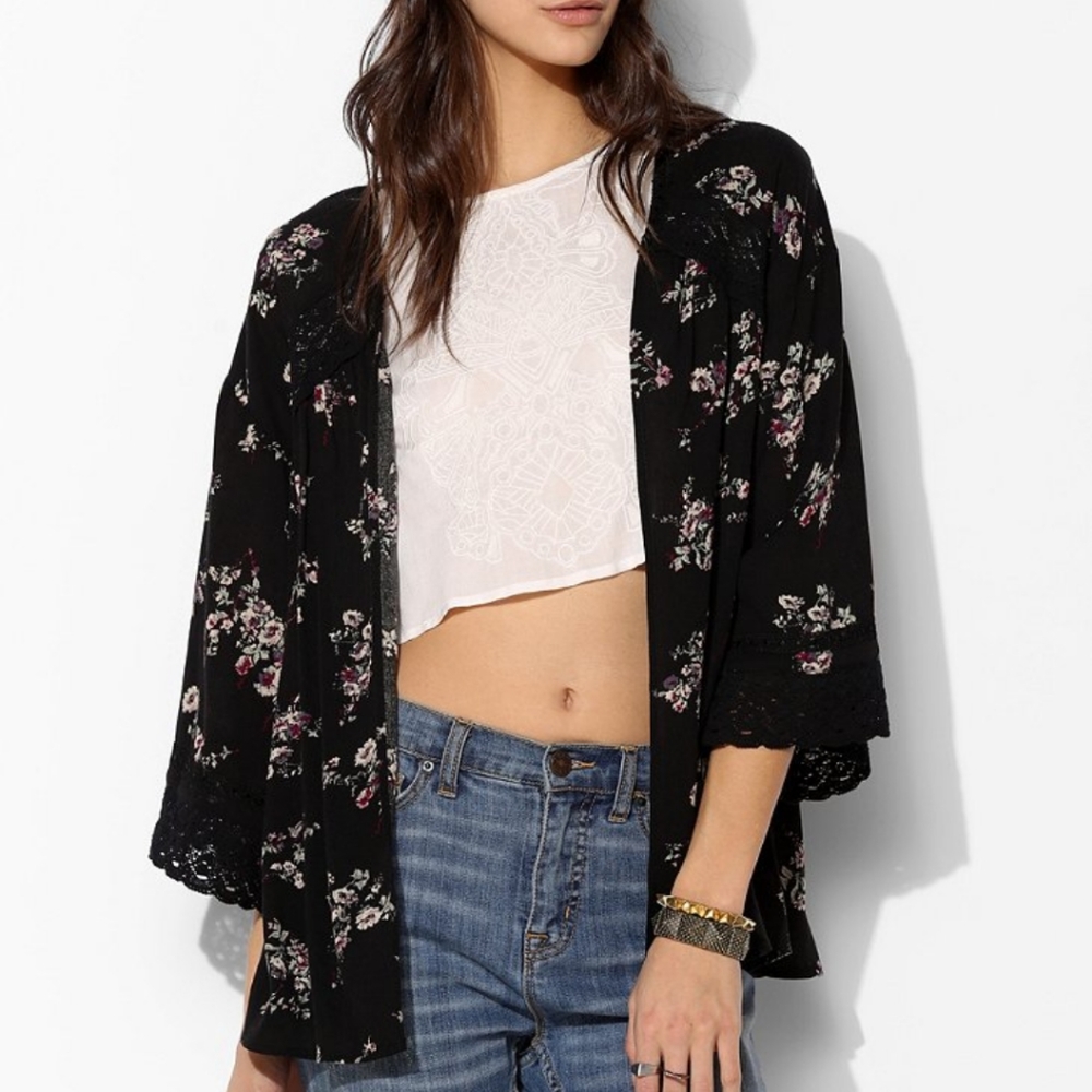 Kimchi Blue black floral kimono